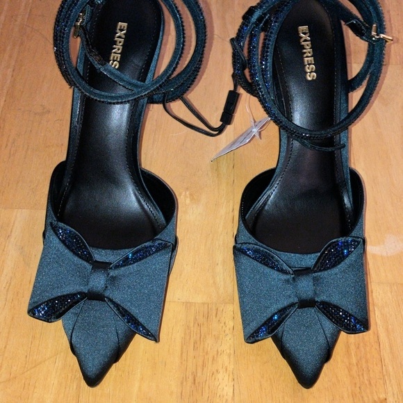 Express heels green size 8 - Picture 2 of 4